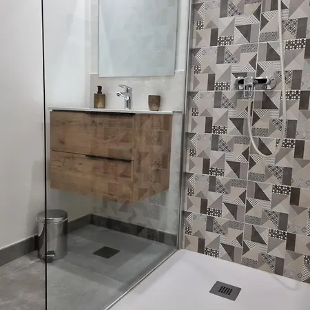 Un Ecrin Verdoyant Au Calme Lägenhet Nîmes