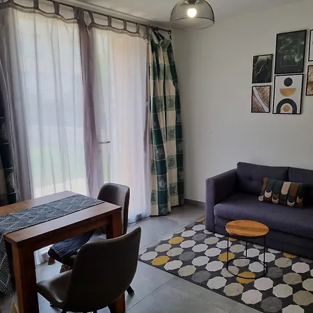 Un Ecrin Verdoyant Au Calme Nîmes