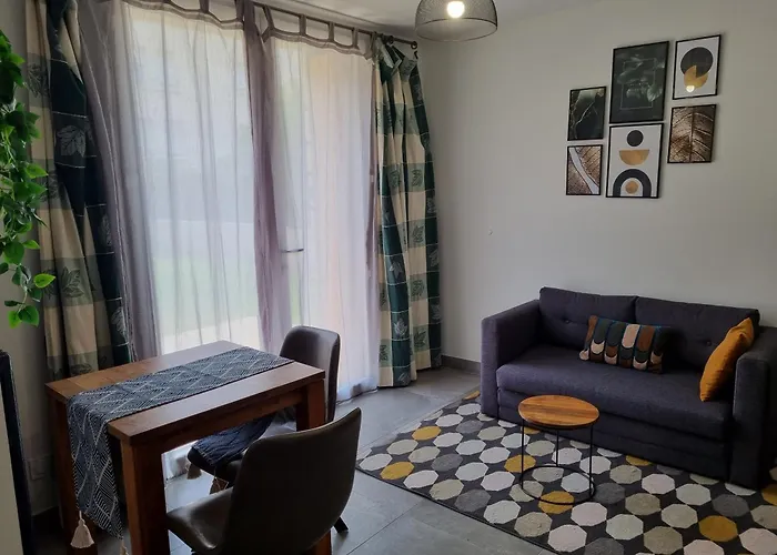 Un Ecrin Verdoyant Au Calme Νιμ